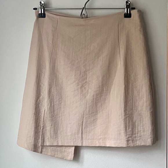 Black & Beige Colorblock Asymmetric Skirt main image 0
